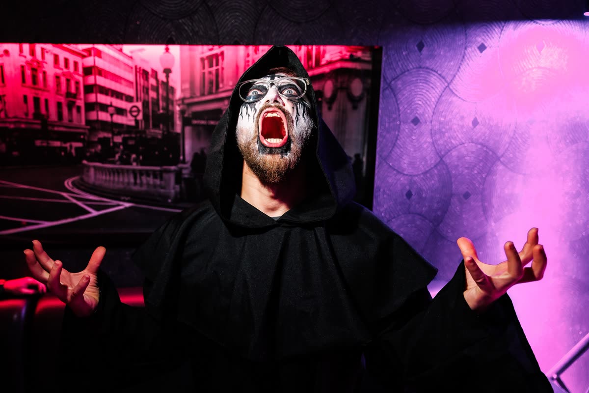 Гость Halloween-вечеринки в гриме